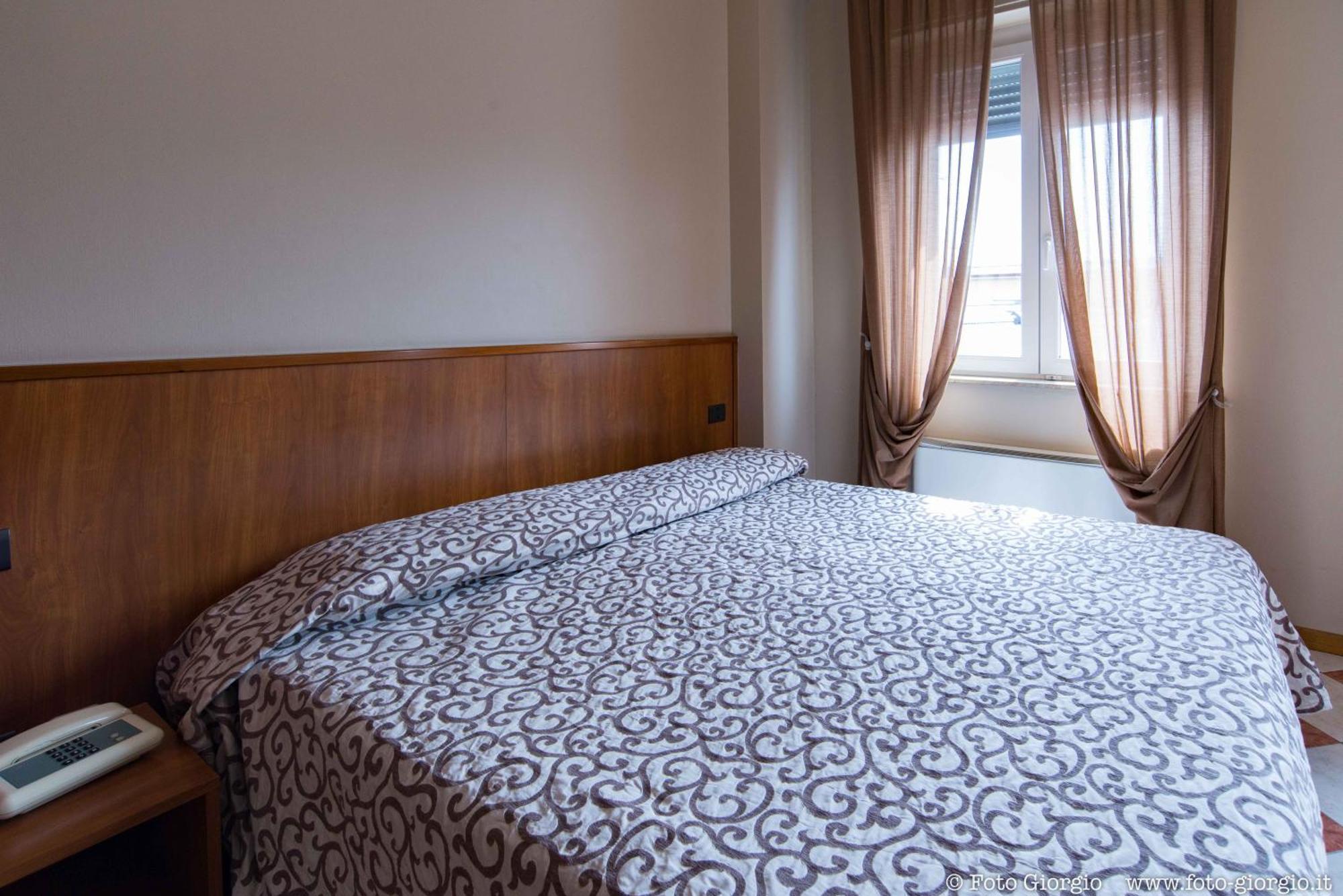 דלמינה Hotel Daina מראה חיצוני תמונה