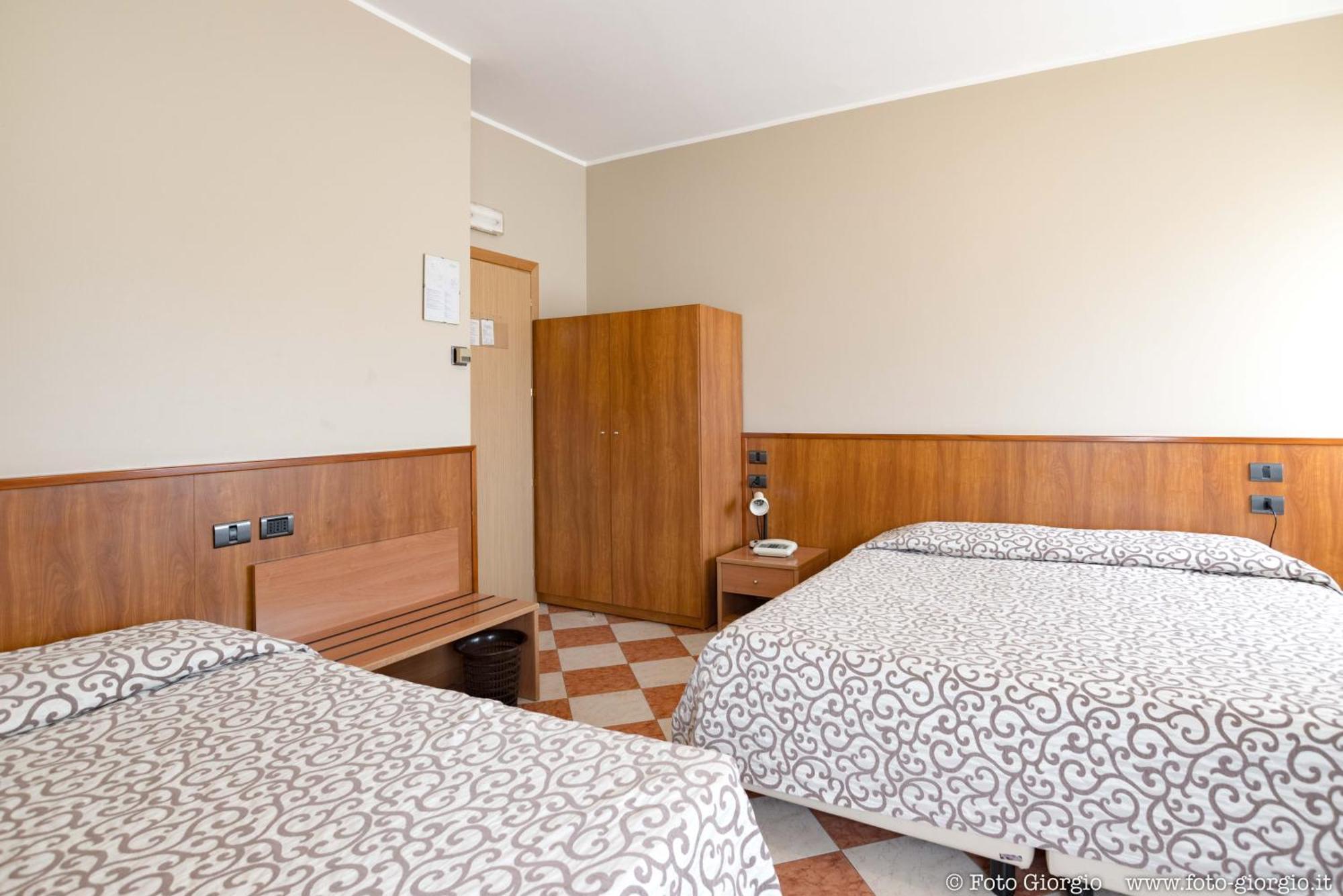 דלמינה Hotel Daina מראה חיצוני תמונה