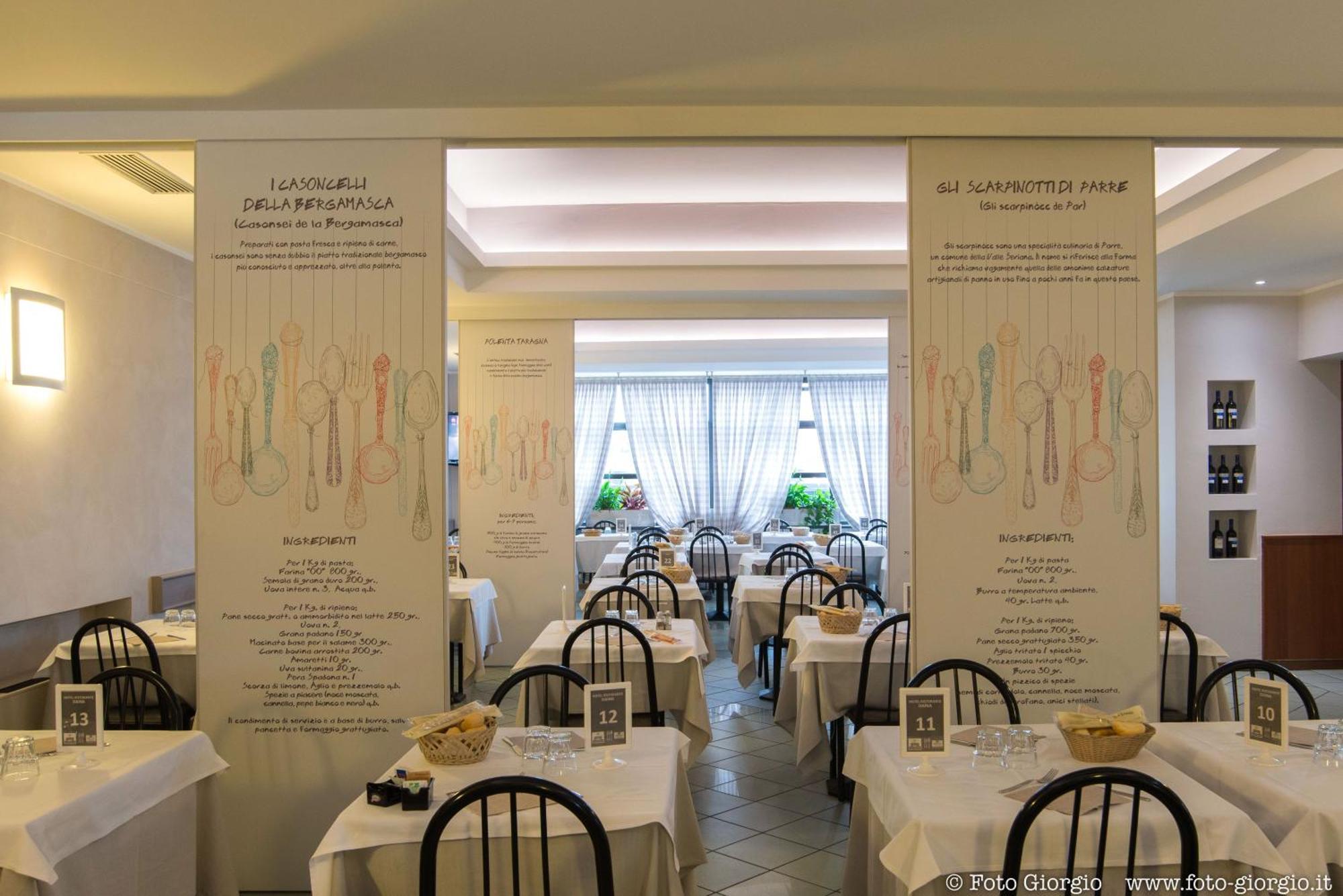 דלמינה Hotel Daina מראה חיצוני תמונה