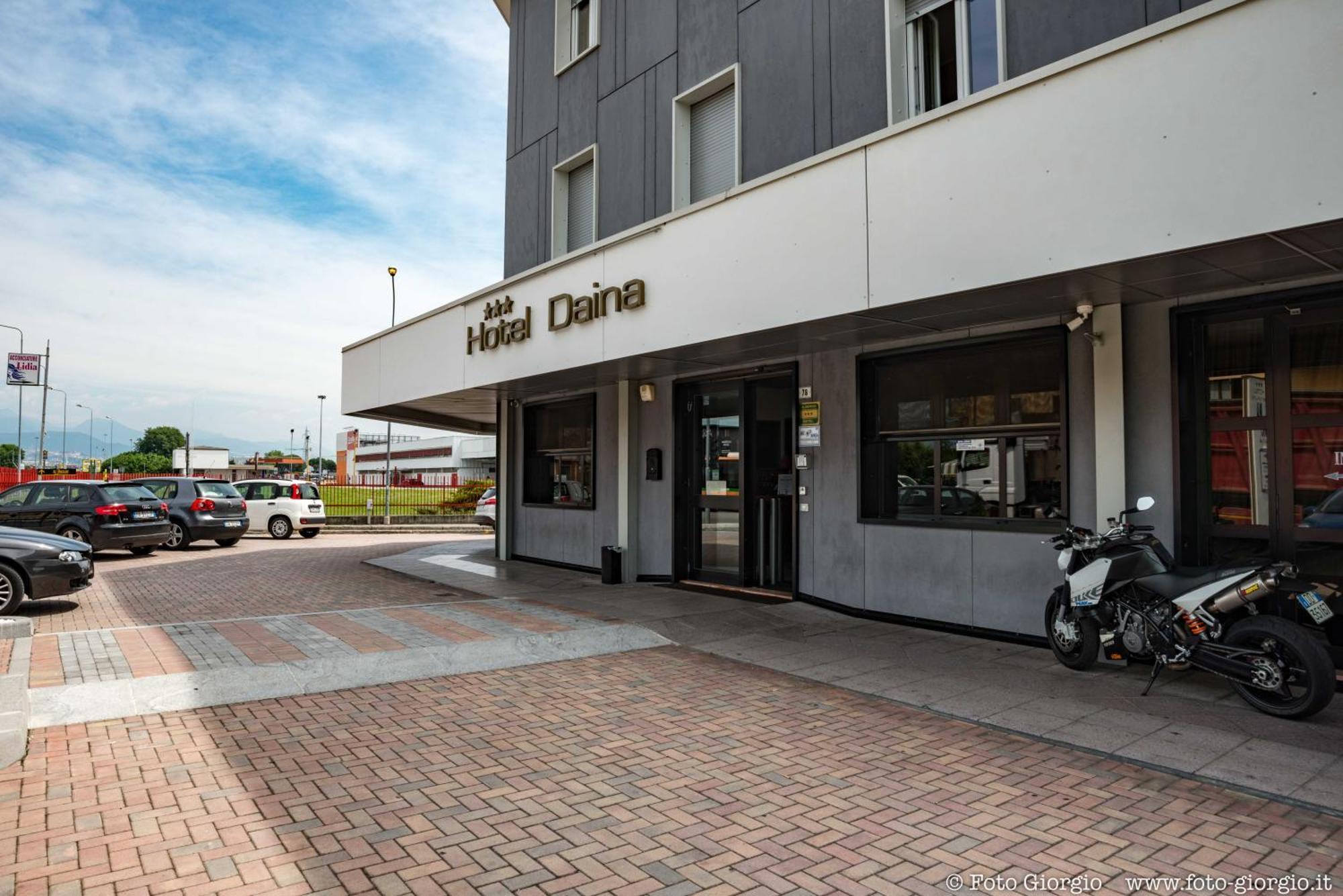 דלמינה Hotel Daina מראה חיצוני תמונה