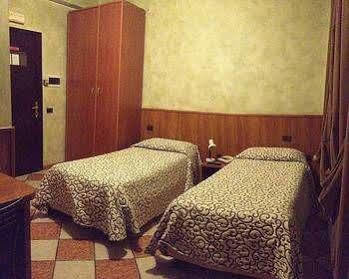 דלמינה Hotel Daina מראה חיצוני תמונה