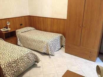 דלמינה Hotel Daina מראה חיצוני תמונה