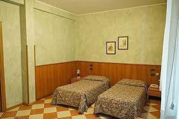 דלמינה Hotel Daina מראה חיצוני תמונה
