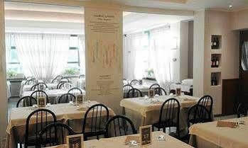 דלמינה Hotel Daina מראה חיצוני תמונה